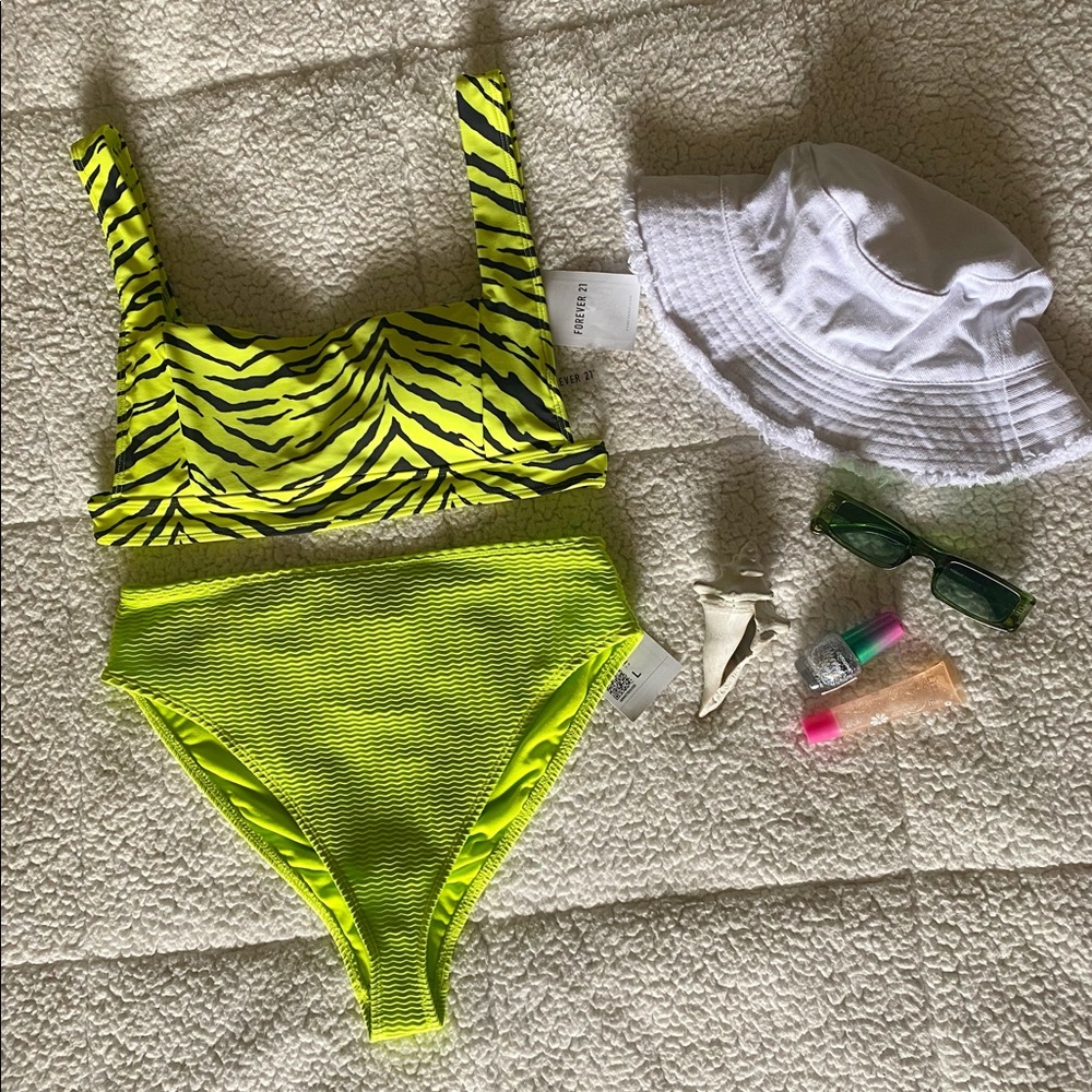 ✨Forever 21 Neon Green High Waist Bikini✨